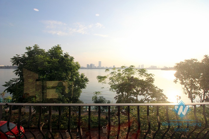Big one bedroom for rent in the heart of Tay Ho, Ha Noi